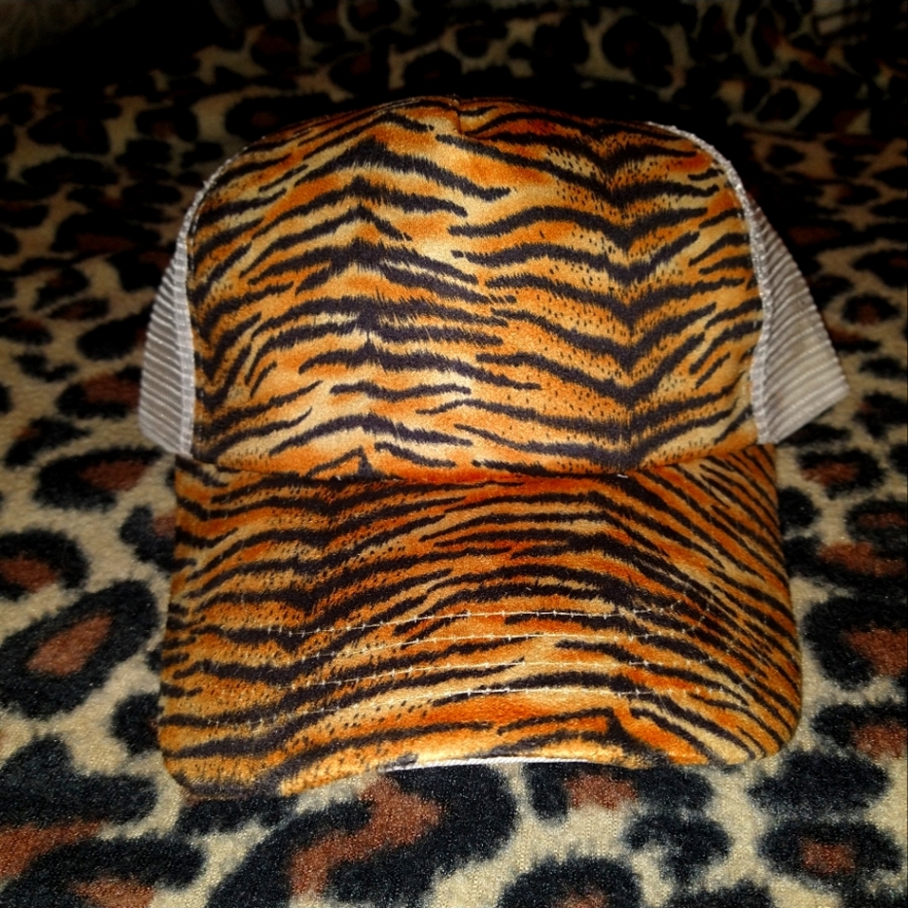 Women's trucker hat